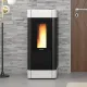Poêle à granulés Sinfony design moderne noir et blanc avec flamme allumée 11 kW