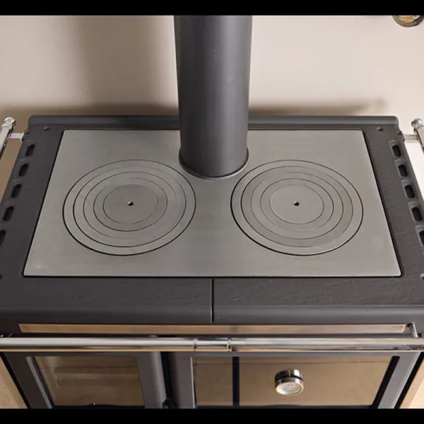 Plaque de cuisson en fonte avec deux feux et conduit d'évacuation de la cuisinière Rosa XXL Petra 11 kW