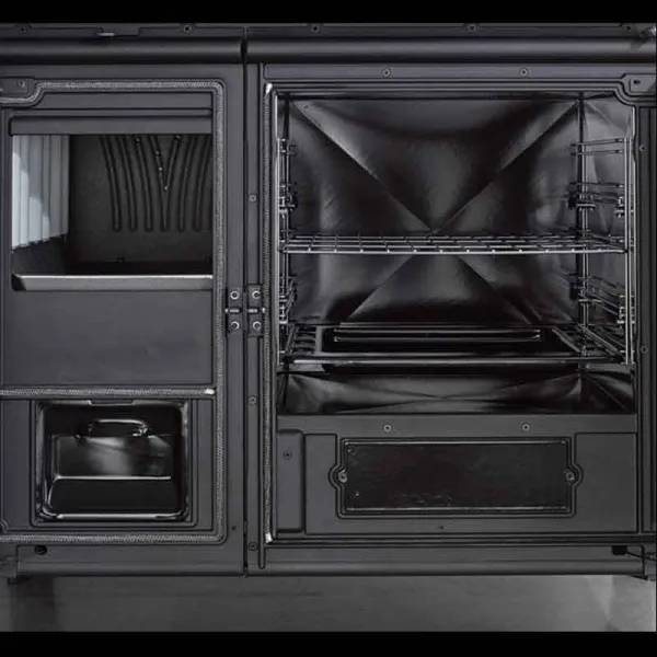 Cuisinière Milly en fonte noire avec four double porte, grilles télescopiques et foyer à bois apparent