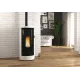Poêle à granulés Debby Plus Cx Evo 9kW noir et blanc avec flamme allumée dans un salon moderne