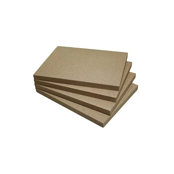 Plaques de vermiculite Alaska beige empilées pour isolation thermique de poêle à bois