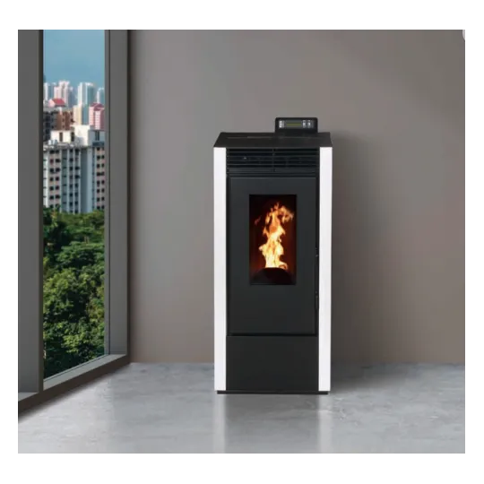 Poêle à granulés étanche Marina 14 noir et blanc avec flamme, puissance 13,5 kW, installé dans salon moderne