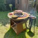 Brasero plancha Brasinox Fiesta en acier corten 75 cm avec grille, en situation dans un jardin