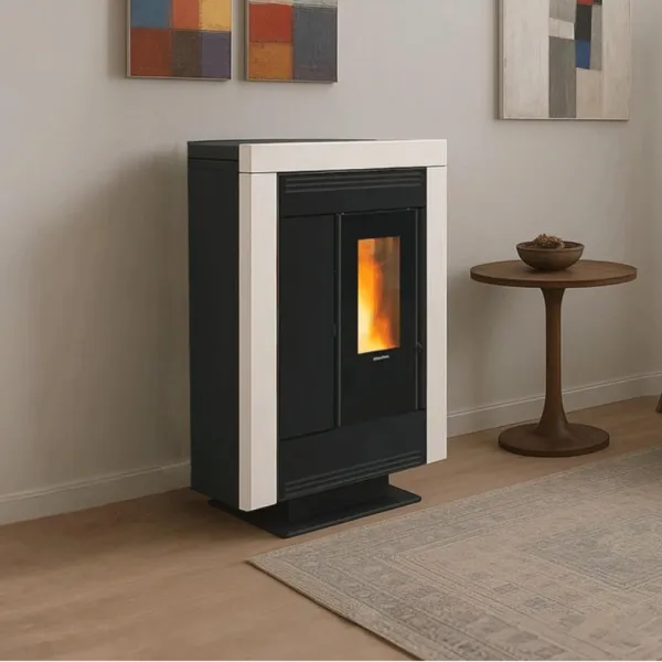 Poêle à granulés Souvenir Plus Steel bicolore noir et blanc 10 kW en situation dans un salon moderne