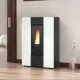 Poêle à granulés Marilena Plus design slim blanc et noir 8kW en situation dans un salon moderne