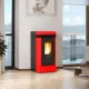 Poêle à granulés Lucia Plus 12kw rouge et noir en situation dans un salon moderne avec flamme allumée