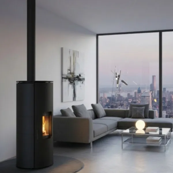 Poêle à granulés Lorena PJ 9kW noir design installé dans un salon moderne avec sortie supérieure