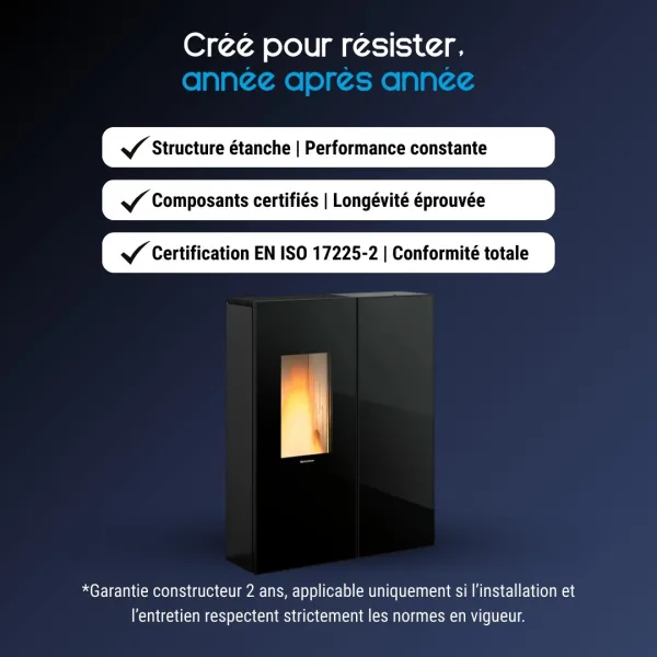 Poêle à granulés étanche Sharon Plus CX noir 10 kW avec vitre allumée et arguments qualité certifiée