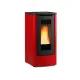 Poêle à granulés Dahiana VFS rouge et noir 10 kW avec vitre panoramique et flamme allumée