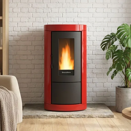 Poêle à granulés Mietta Evo rouge 9 kW en fonctionnement dans un salon contemporain