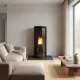 Poêle à granulés cylindrique noir avec vitre panoramique allumé dans un salon moderne