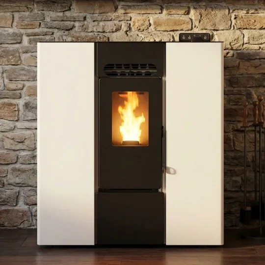 Poêle à granulés design moderne Linea VZ 8 kW blanc installé devant un mur en pierre