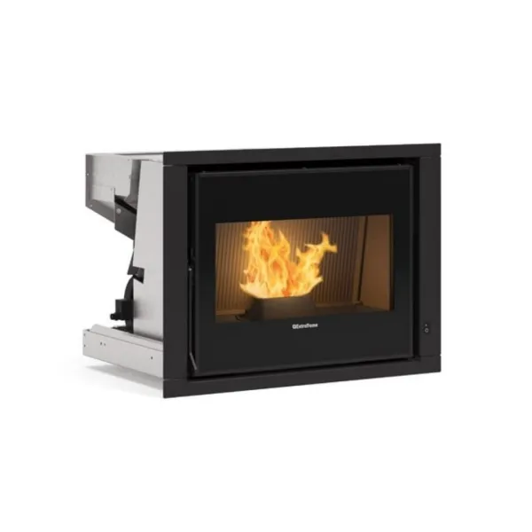 Insert à granulés moderne Comfort P70 Air H49 8 kW sur fond blanc