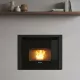 Insert à pellets Comfort P70 Air Plus 10 kW encastré dans une cheminée moderne