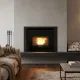 Insert à granulés Comfort P70 Air 10 kW encastré dans une cheminée moderne