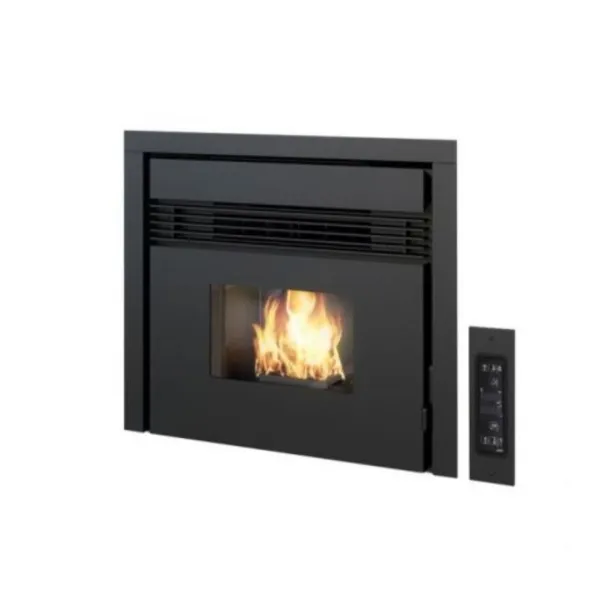 Insert à granulés Prezzemolo 7,5 kW noir avec télécommande sur fond blanc