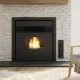 Insert à pellets Prezzemolo 7,5 kW encastré dans une cheminée en pierre