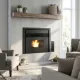 Insert à granulés Prezzemolo 7,5 kW intégré dans une cheminée moderne