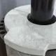 Détail Du Revêtement En Pierre Du Poêle À Bois Rond Liu.16 Petra 7,5 kW