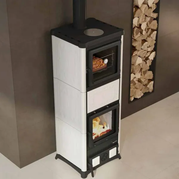 Poêle À Bois Avec Four NOVA FORNO.16 11,8 kW Vue En Angle Dans Un Intérieur