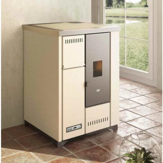 Cuisinière À Pellets Lea 7,2 kW Compacte Et Adossable Vue De Face