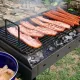 Petit barbecue au charbon Grill EKO 60x40 avec viande et saucisses sur grille
