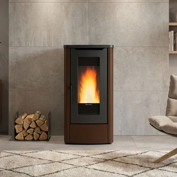 Poêle à granulés canalisable Dahiana Plus AD 10 kW finition bronze installé dans un salon moderne