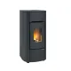 Poêle à granulés étanche Angelica Evo 8 kW noir sur fond blanc