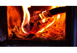 Pourquoi ma cuisinière à bois goudronne ? Causes et solutions